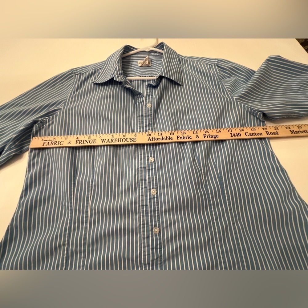 CHICO’S FITTED STRETCH 3/4 LENGTH SLEEVE BLOUSE. BLUE & WHITE. SIZE 2 - Picture 4 of 6